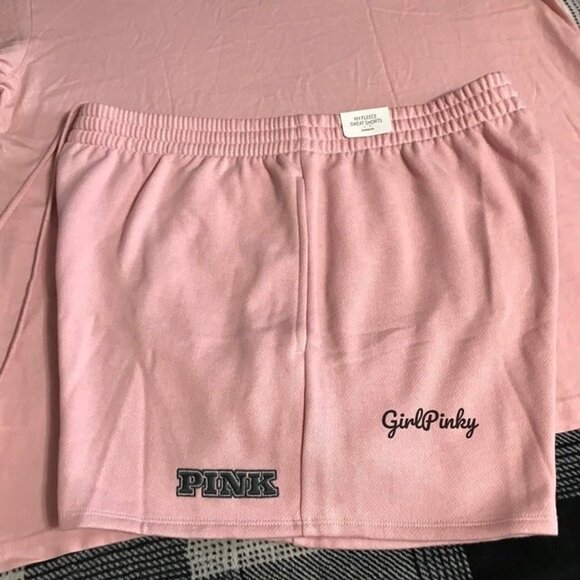 VS PINK LIMITED EDITION PINK FRIDAY TEE & SHORT OUTFIT IN CHALK ROSE - Picture 2 of 6
